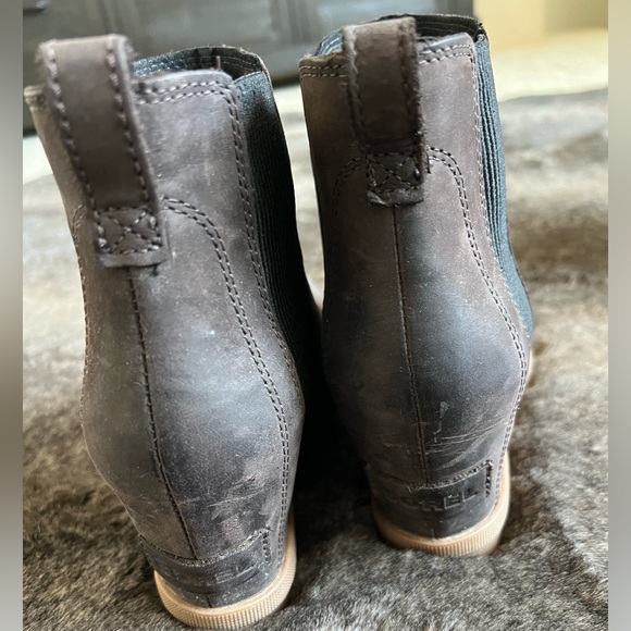 Sorel wedged boots size 7. Never worn. - Picture 3 of 8